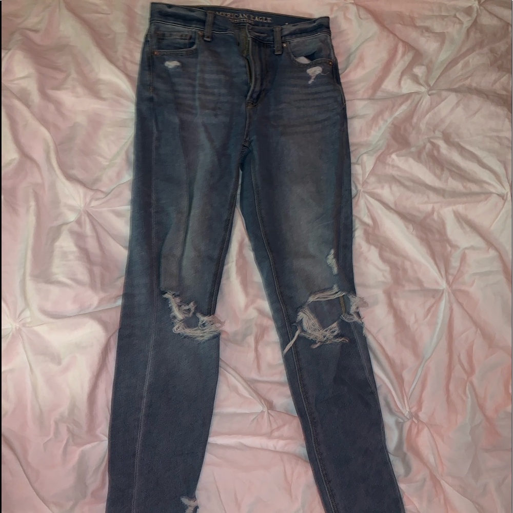 AMERICAN EAGLE MOM JEANS